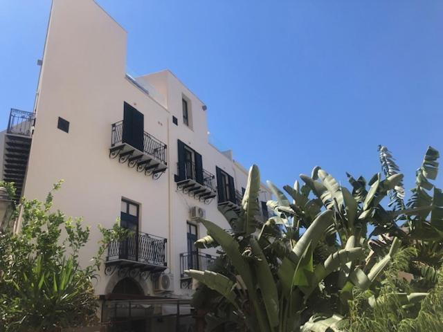צ'פאלו Palazzo Raho Suites מראה חיצוני תמונה