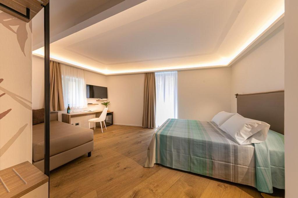 צ'פאלו Palazzo Raho Suites מראה חיצוני תמונה