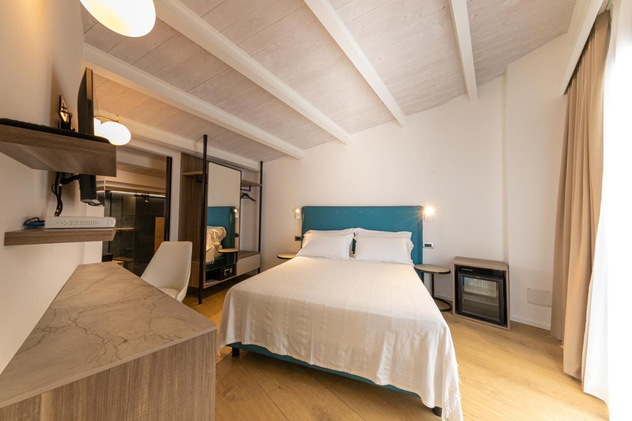 צ'פאלו Palazzo Raho Suites מראה חיצוני תמונה