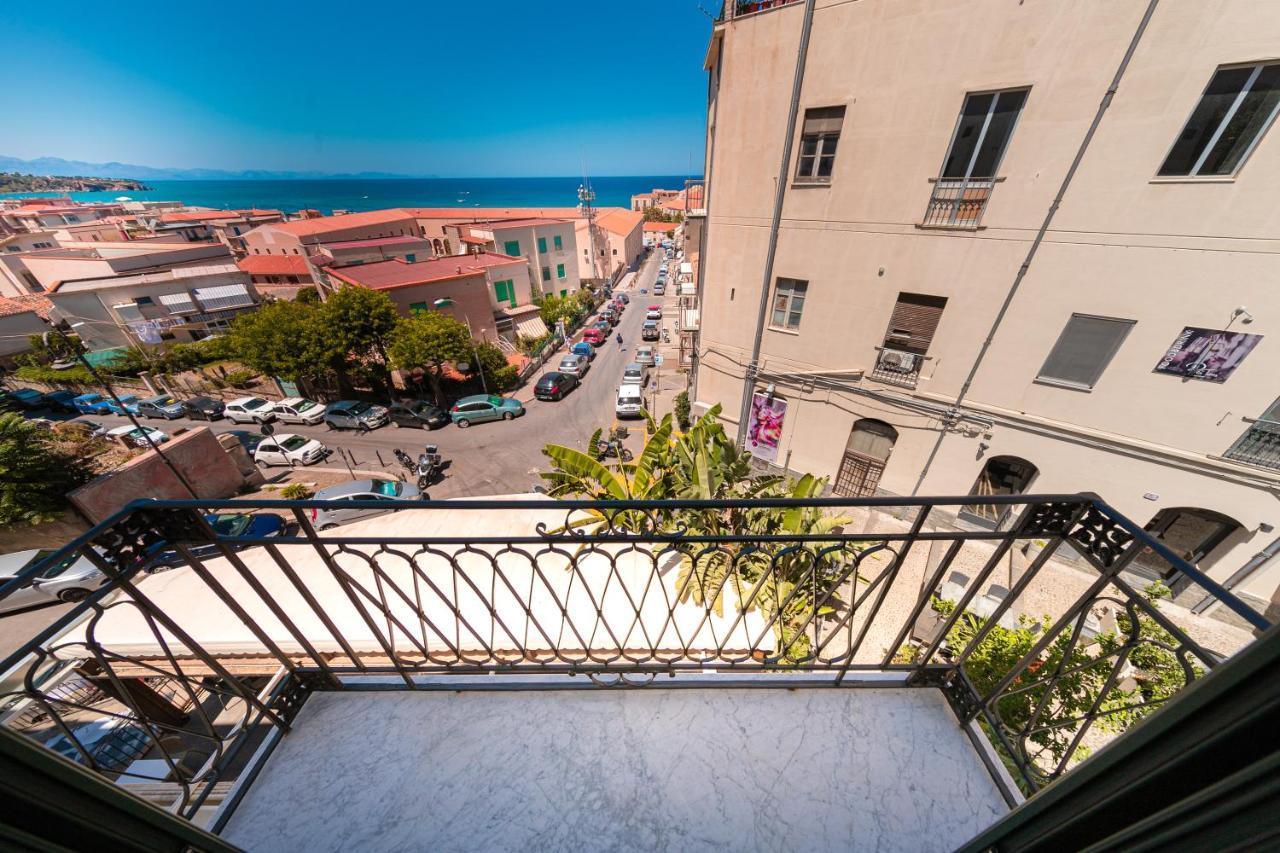 צ'פאלו Palazzo Raho Suites מראה חיצוני תמונה