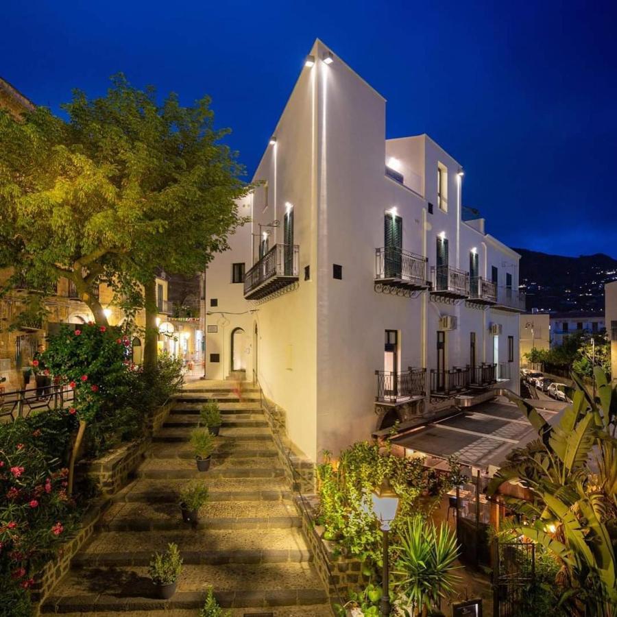 צ'פאלו Palazzo Raho Suites מראה חיצוני תמונה